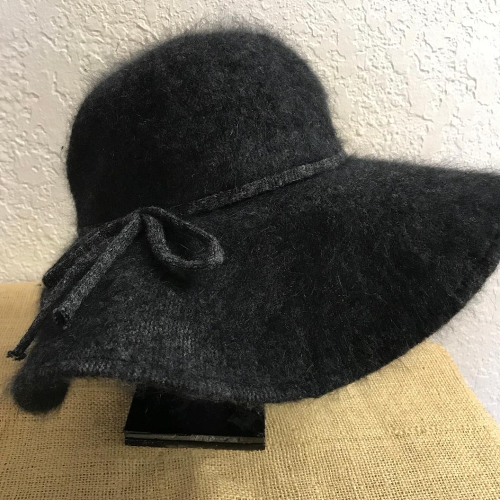 Soft floppy hat